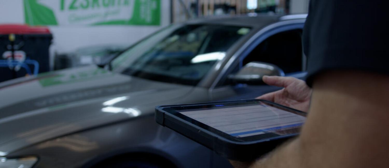 Stagiair autoruit­monteur