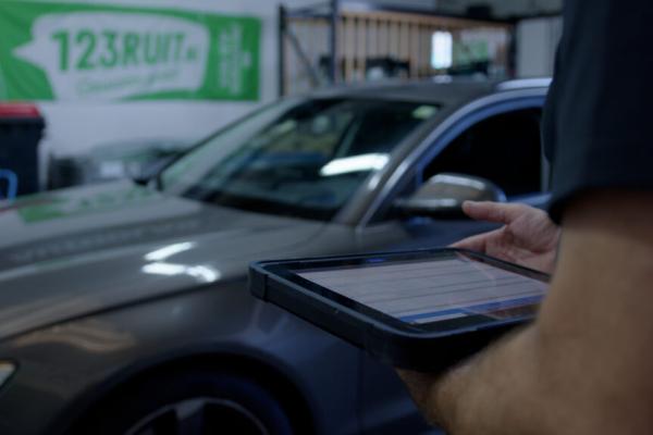 Stagiair autoruit­monteur